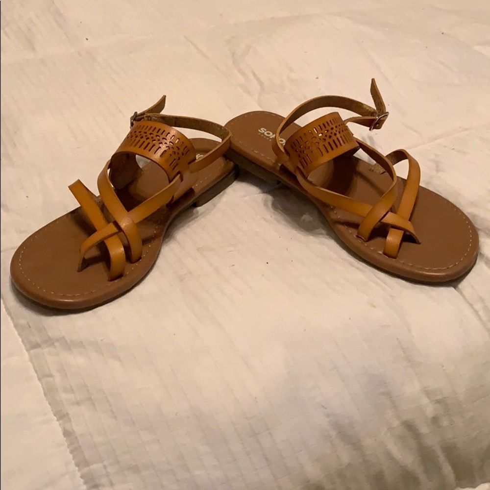 Sandals - Picture 2 of 4